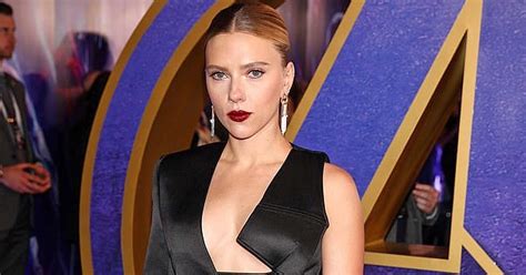 scarlett johansson boob|12 Times Scarlett Johansson Showed Off More Than She Should。